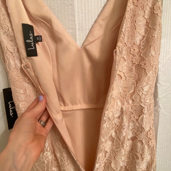 NWT Lulu’s lace dress in blush - Picture 3 of 5